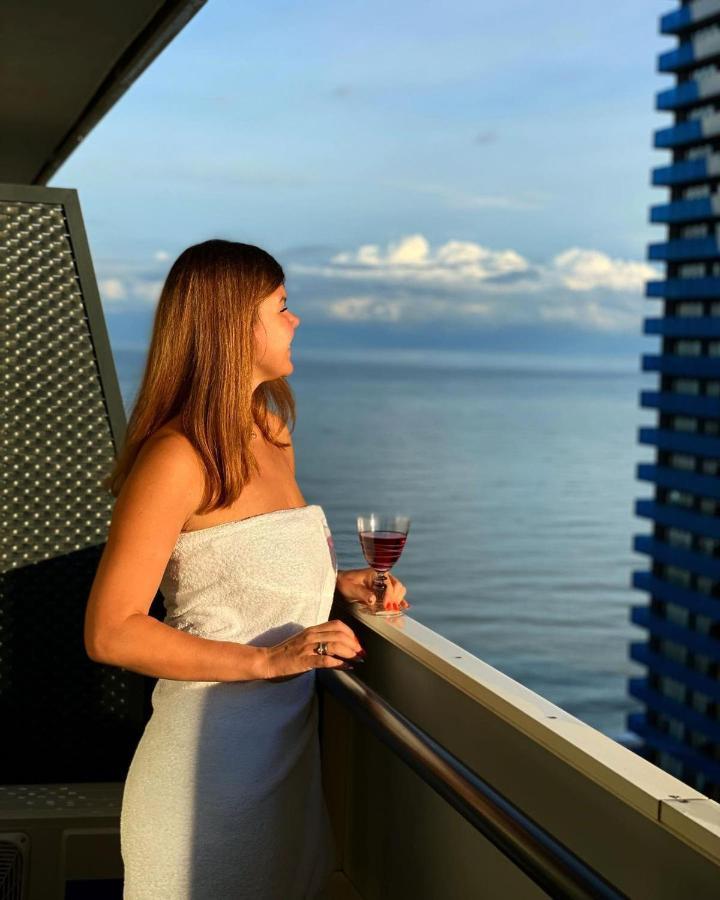 Orbi City Aparthotel Black Sea View Batoemi Buitenkant foto