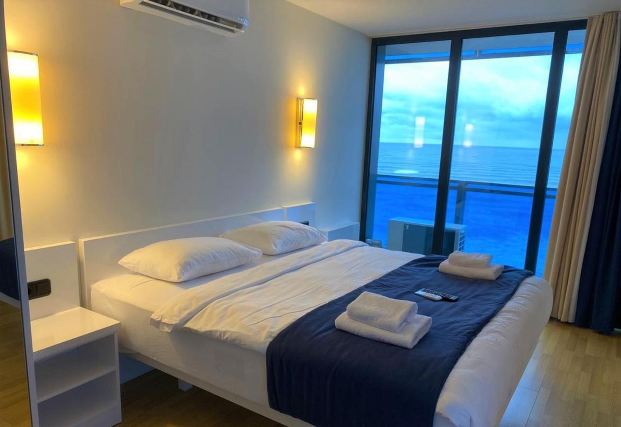Orbi City Aparthotel Black Sea View Batoemi Buitenkant foto