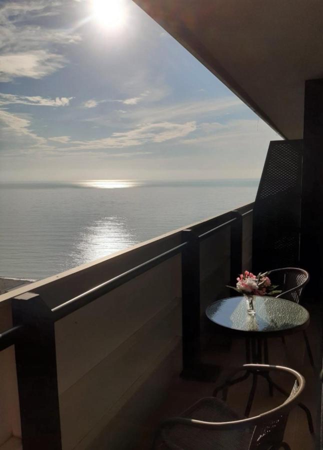 Orbi City Aparthotel Black Sea View Batoemi Buitenkant foto